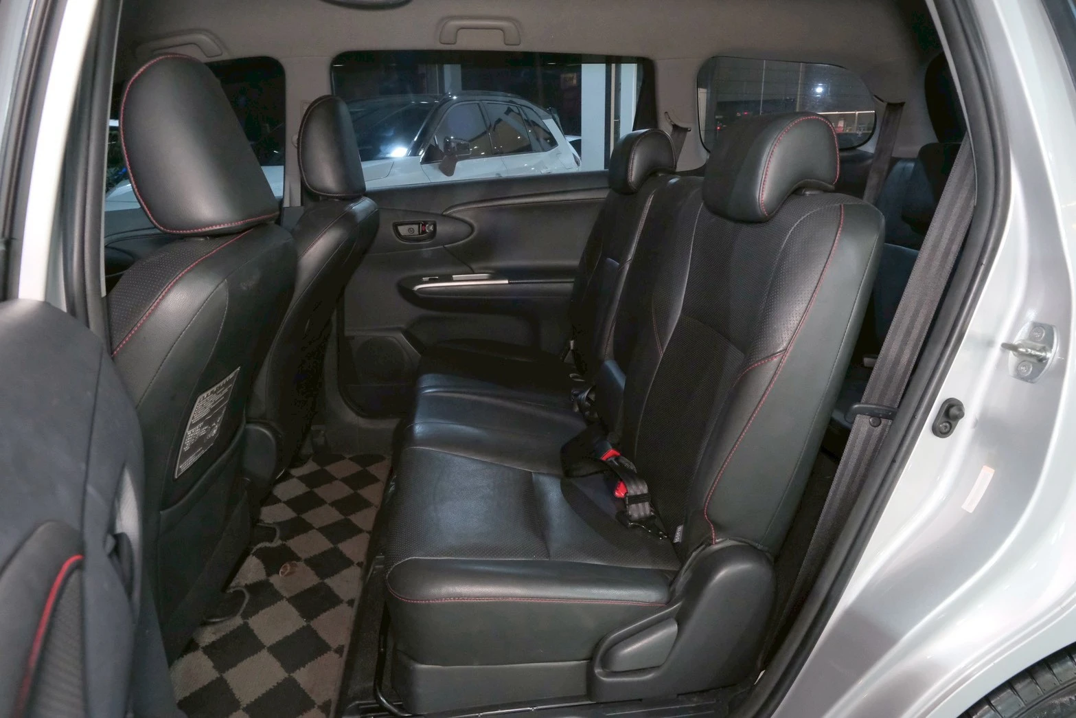 ⚪ 2013 Toyota Wish 2.0 經典版 銀色