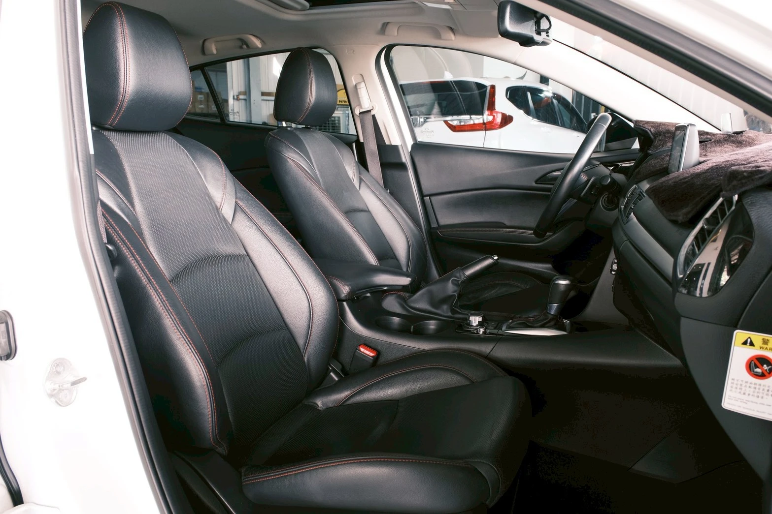 ⚪ 2016 Mazda3 5D 2.0 頂級型 白色