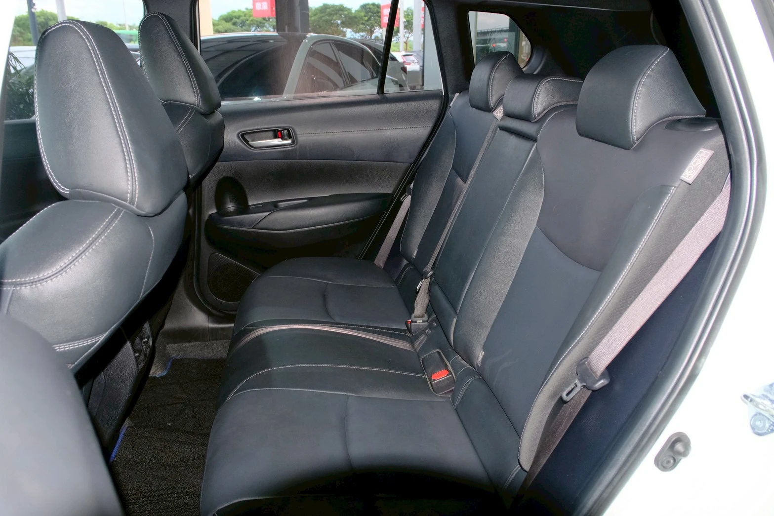 ⚪ 2021 Toyota Corolla Cross 1.8 HV 豪華版 白色