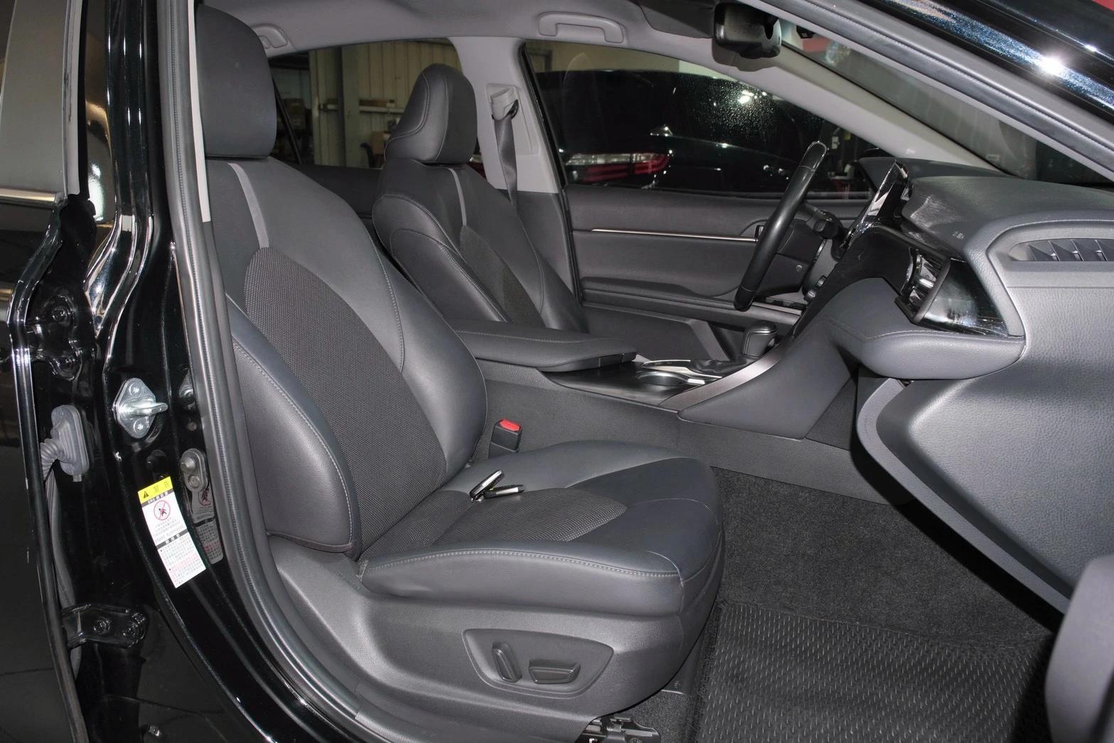 ⚪ 2021 Toyota Camry 2.0 尊爵版 黑色