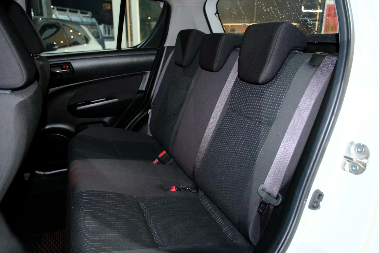 ⚪ 2016 Suzuki Swift 1.2 GLX 白色