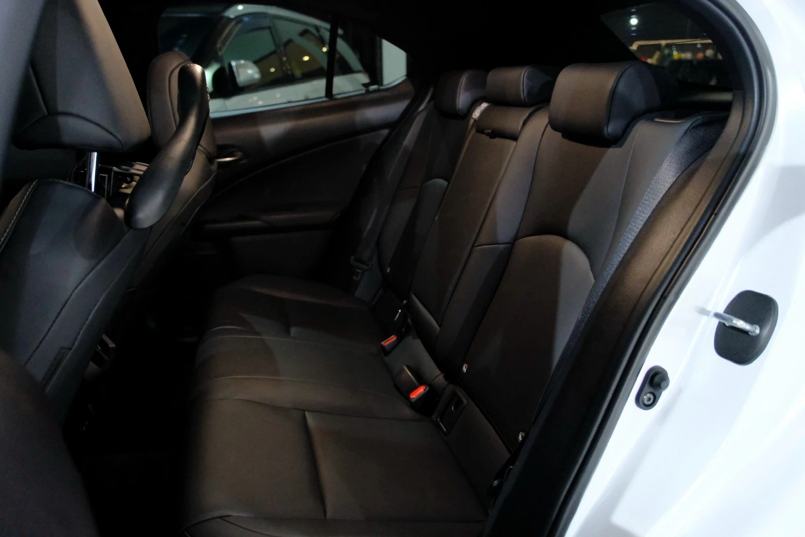 ⚪ 2024 Lexus UX 300h 豪華版 白色