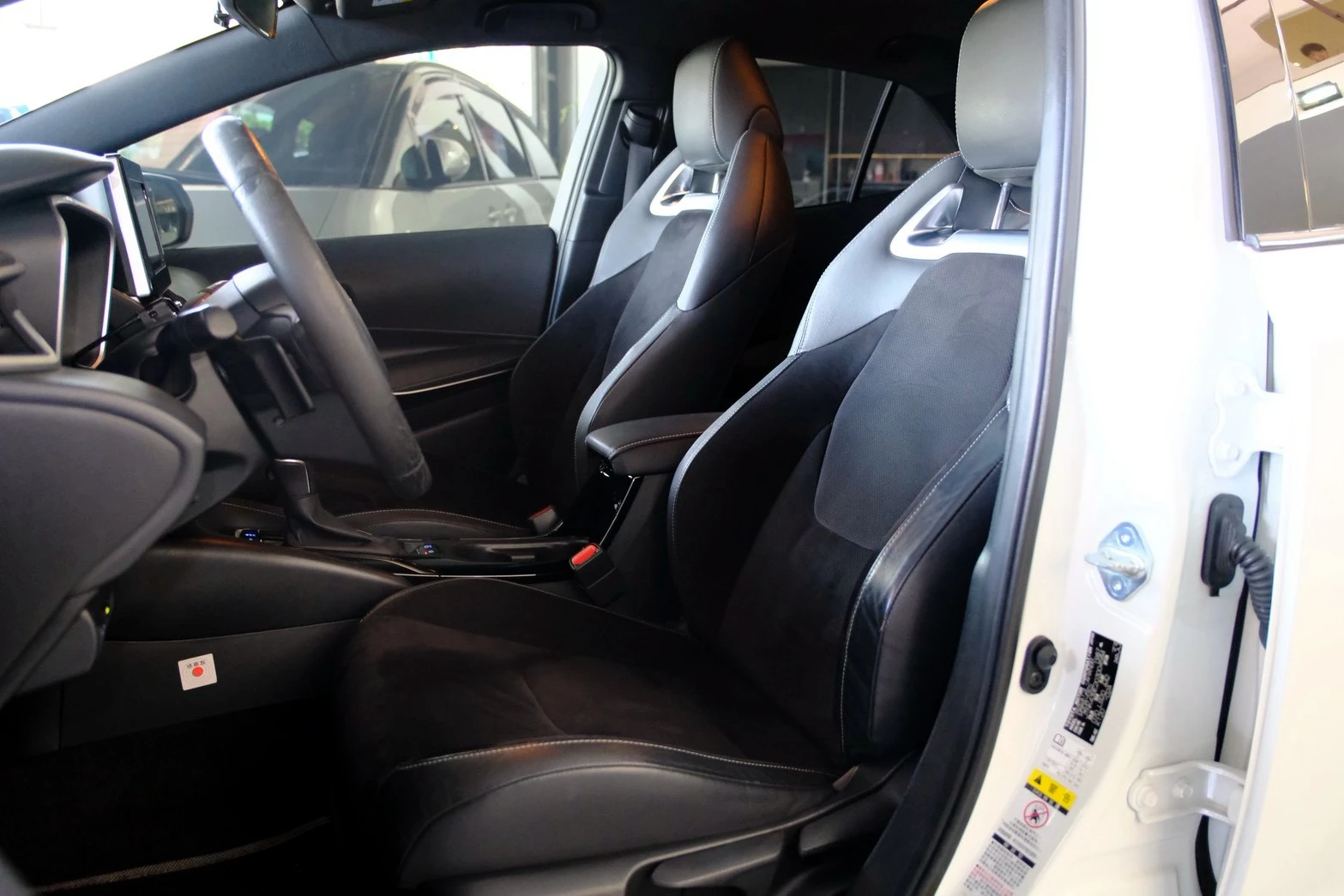 ⚪ 2018 Toyota Auris 2.0 旗艦版 白色