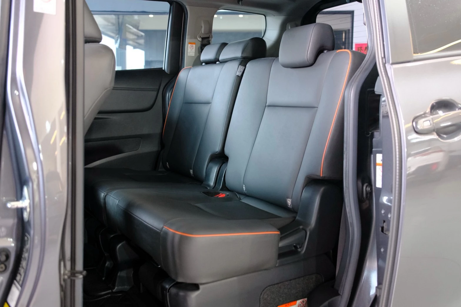 ⚪ 2020 Toyota Sienta 7人座 豪華+ 灰色