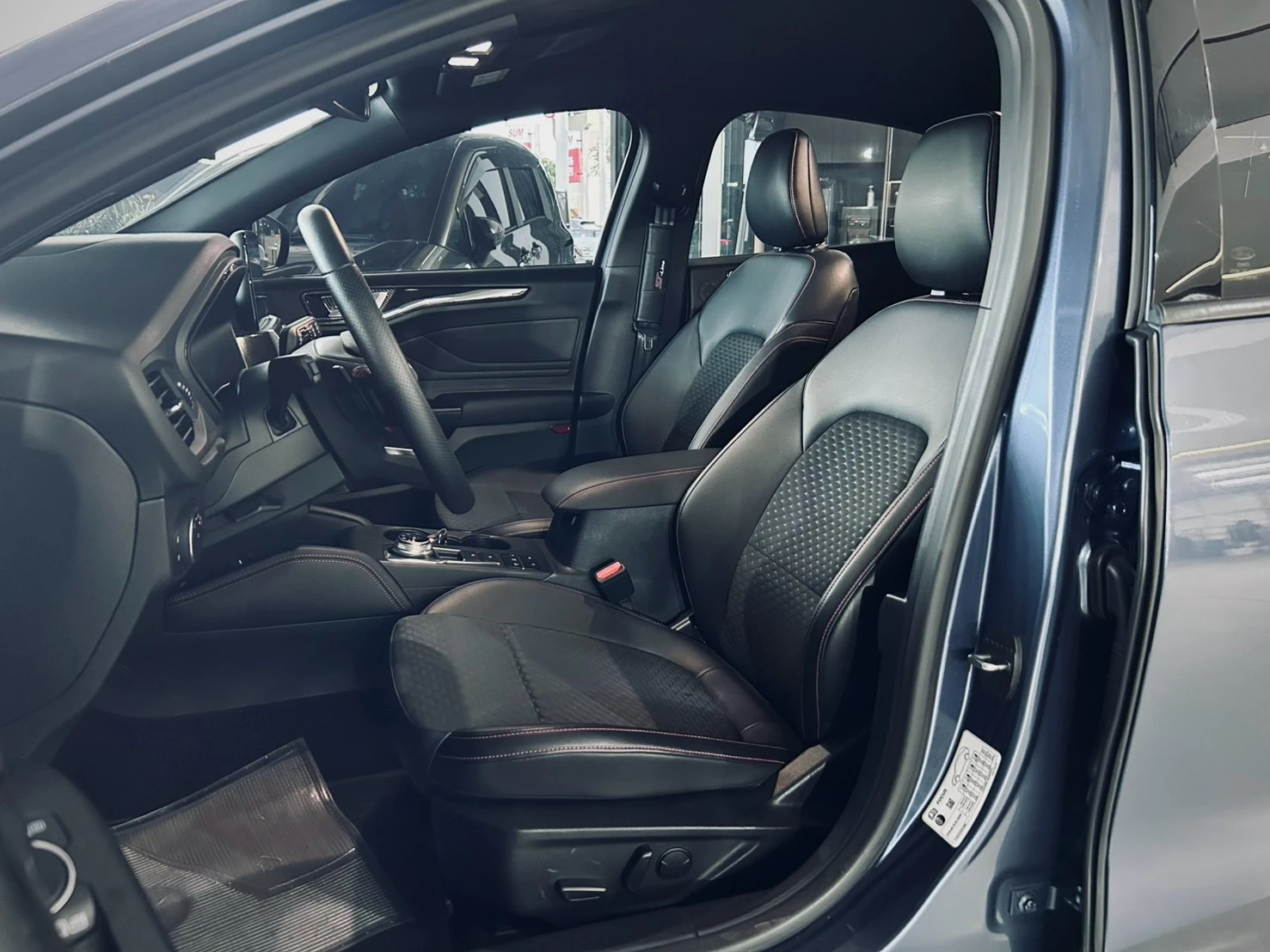 ⚪ 2020 Ford Focus 5D ST-Line Lommel 藍色