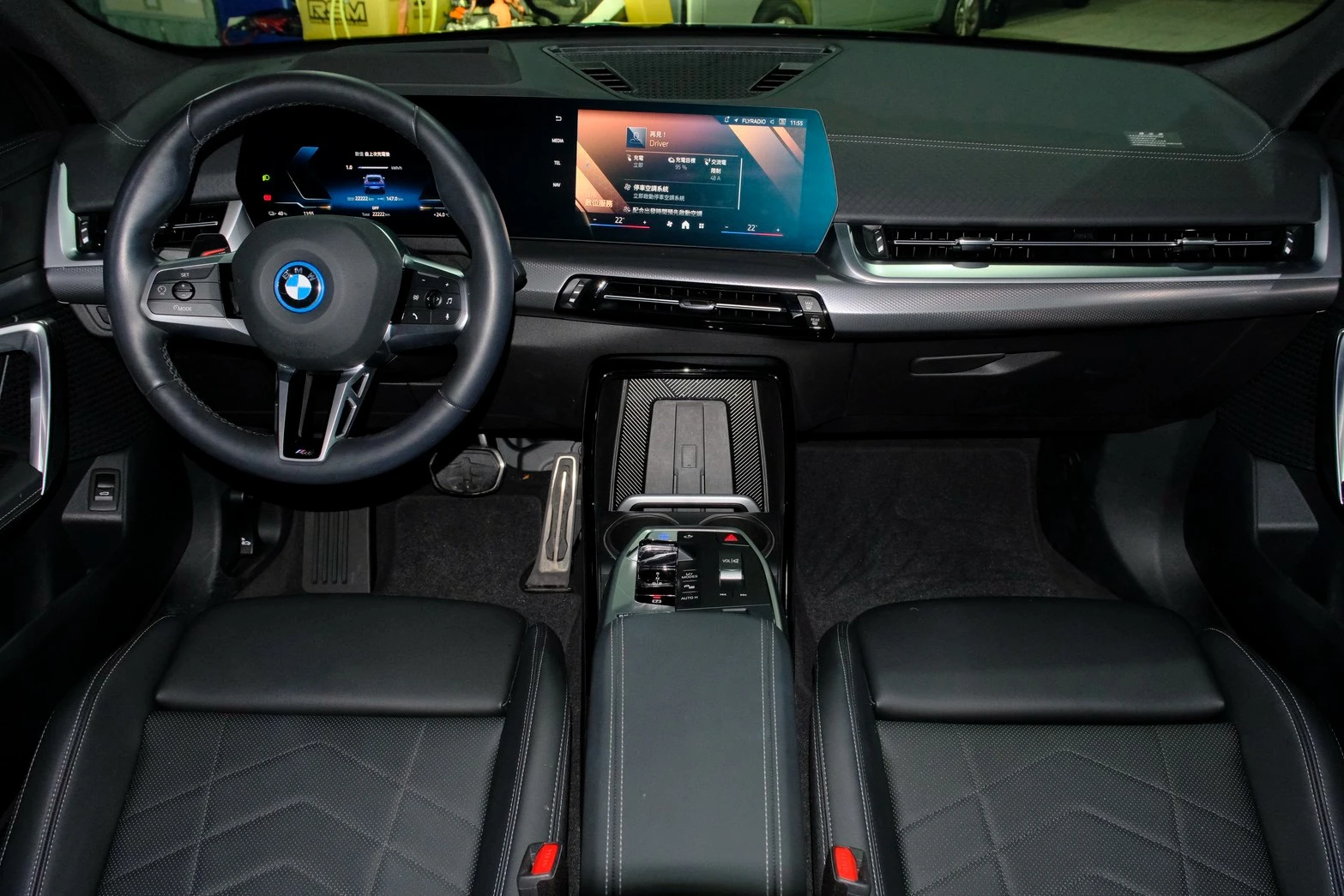 ⚪ 2024 BMW iX2 xDrive30 M Sport 藍色