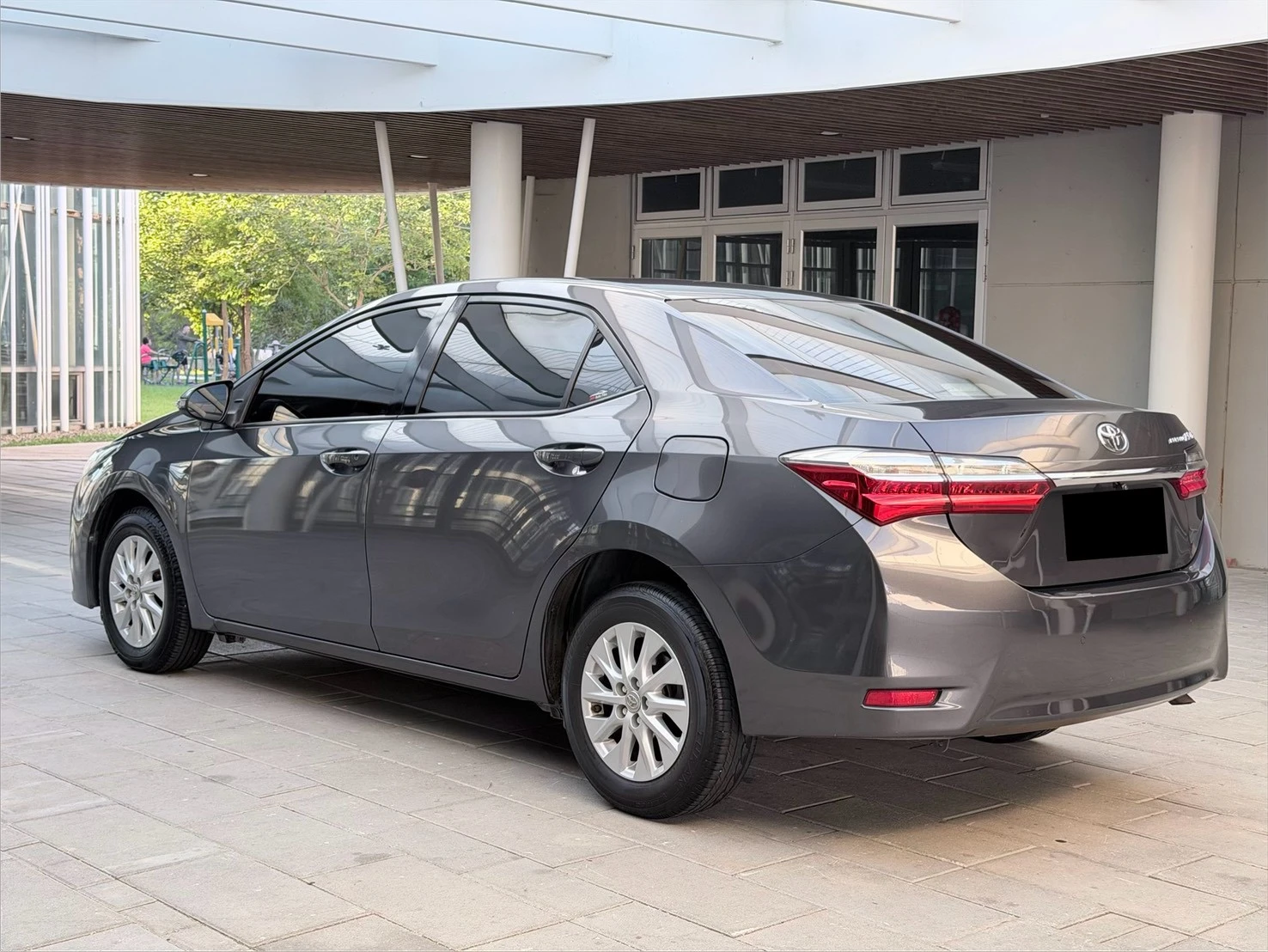 ⚪ 2017 Toyota Corolla Altis 1.8 雅緻版 灰色
