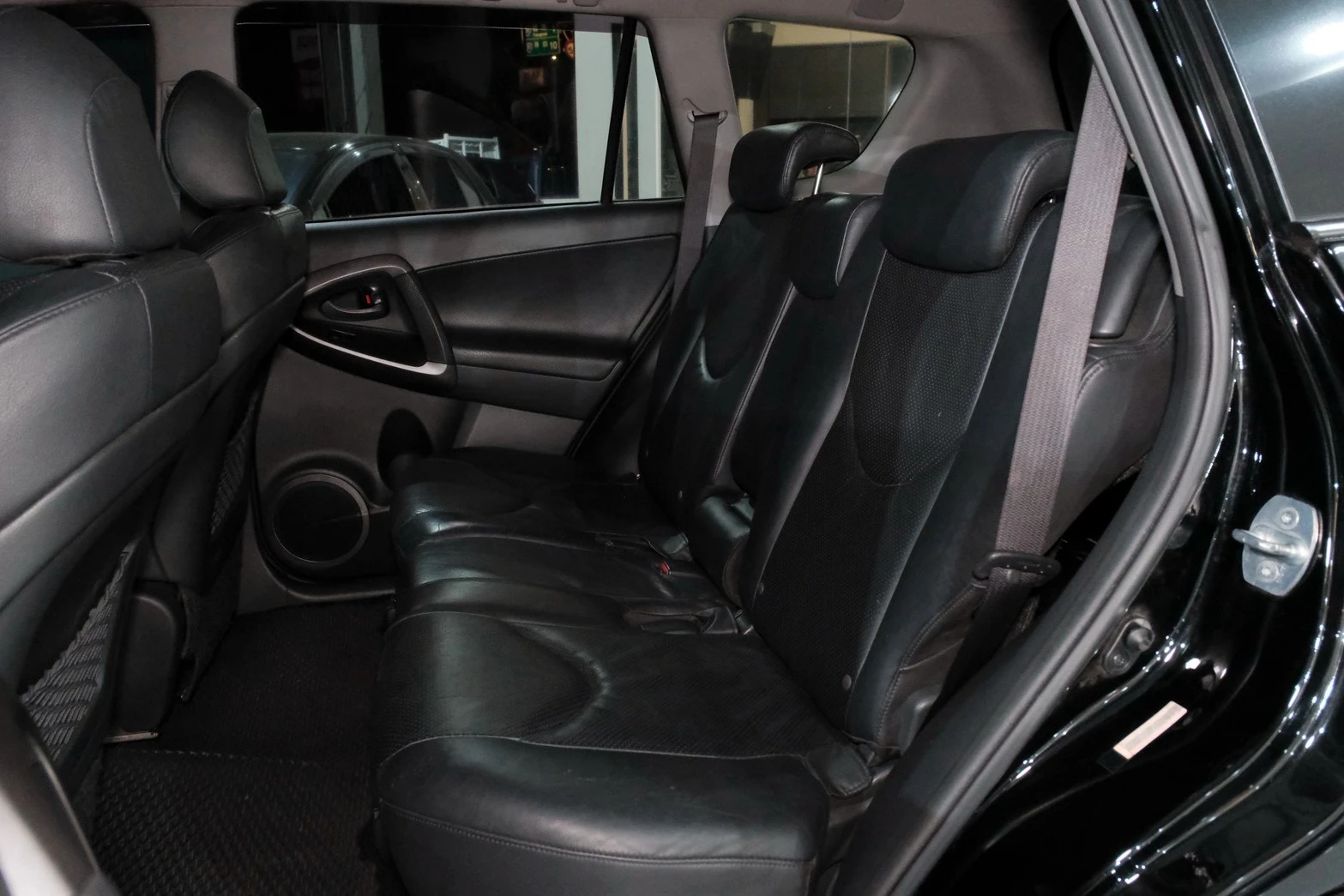⚪ 2011 Toyota RAV4 2.4 E 黑色