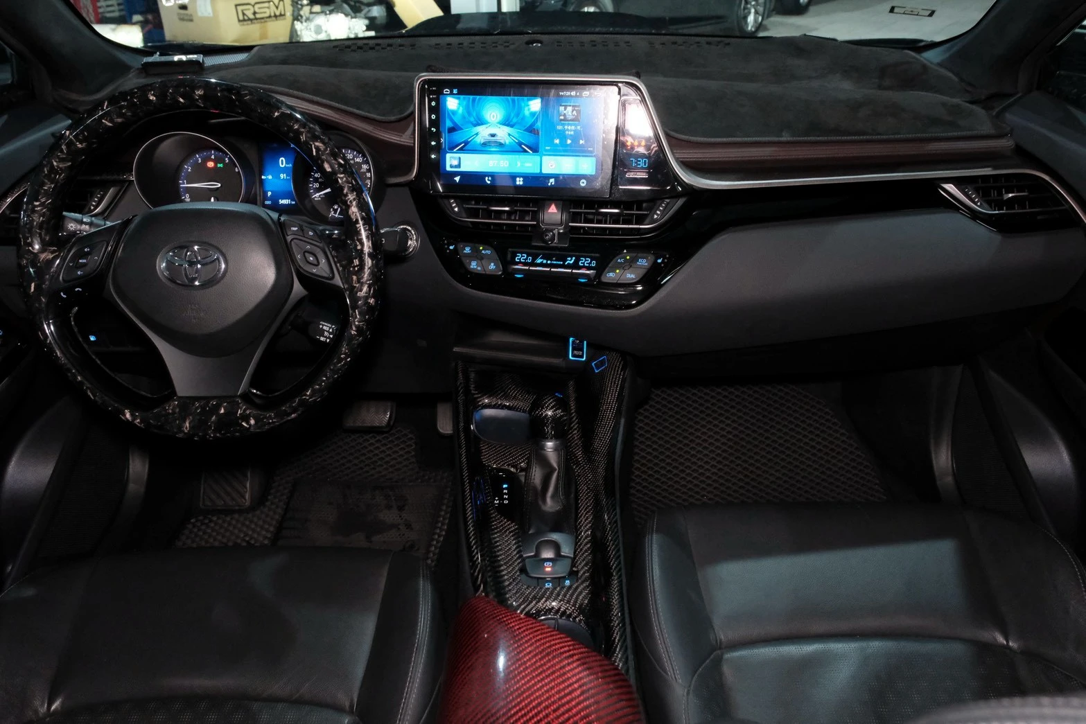 ⚪ 2018 Toyota C-HR 豪華 灰色