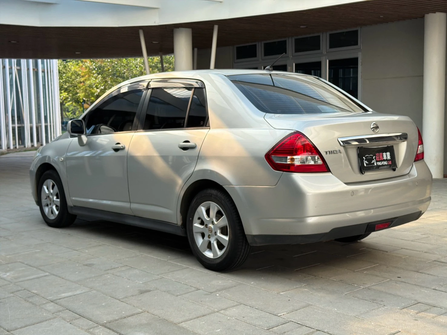 ⚪ 2017 Nissan Tiida 4D 豪華版 銀色