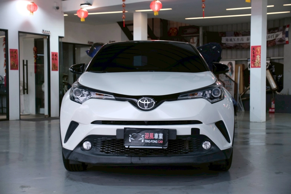 ⚪ 2017 Toyota C-HR 1.2 經典版 黑頂白