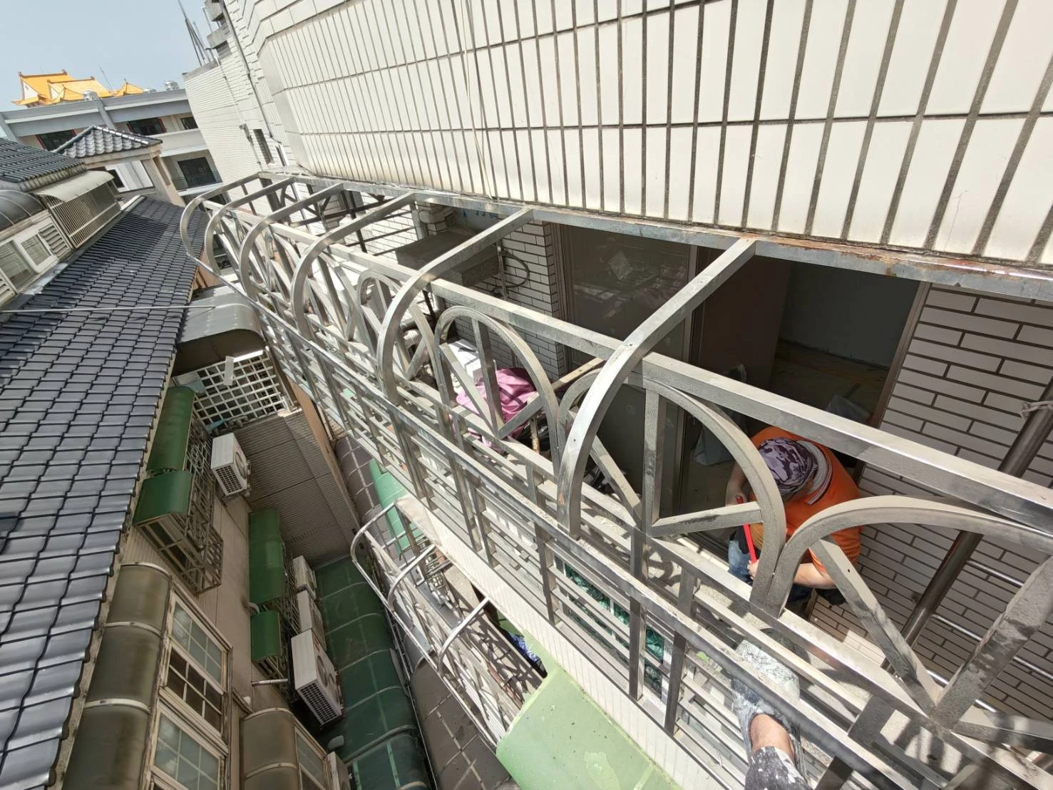 彰化縣-彰化市｜PC板脆化破損｜更換鋁塑板｜蜘蛛人採光罩更換