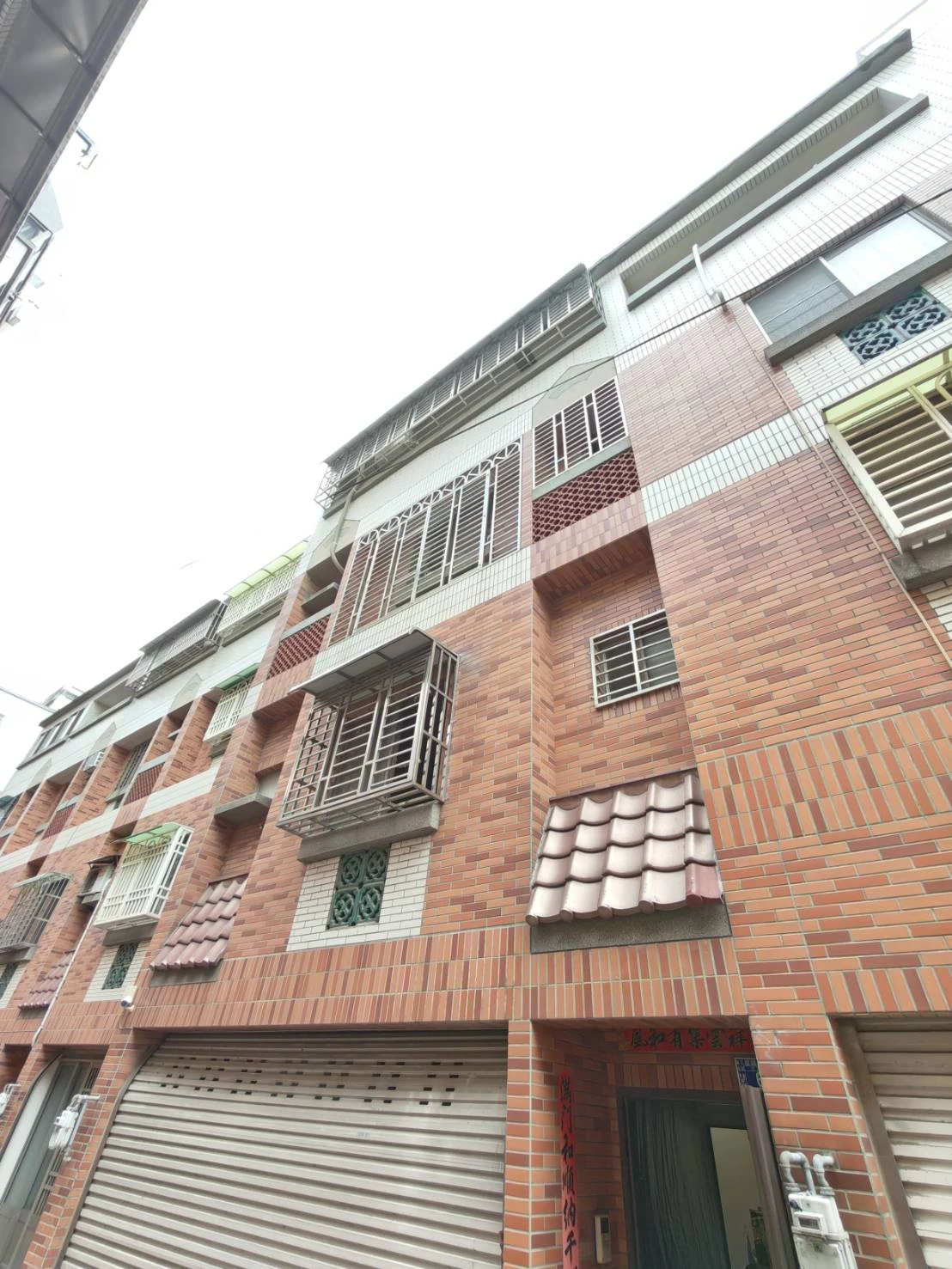 彰化縣-彰化市｜PC板脆化破損｜更換鋁塑板｜蜘蛛人採光罩更換