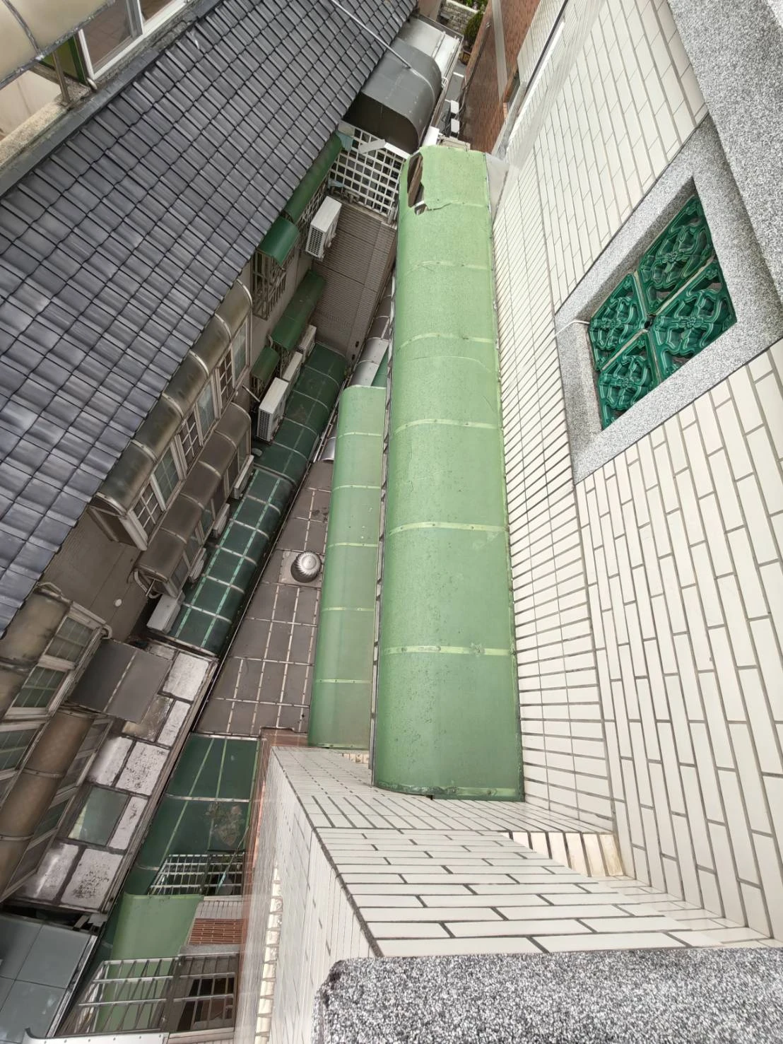 彰化縣-彰化市｜PC板脆化破損｜更換鋁塑板｜蜘蛛人採光罩更換