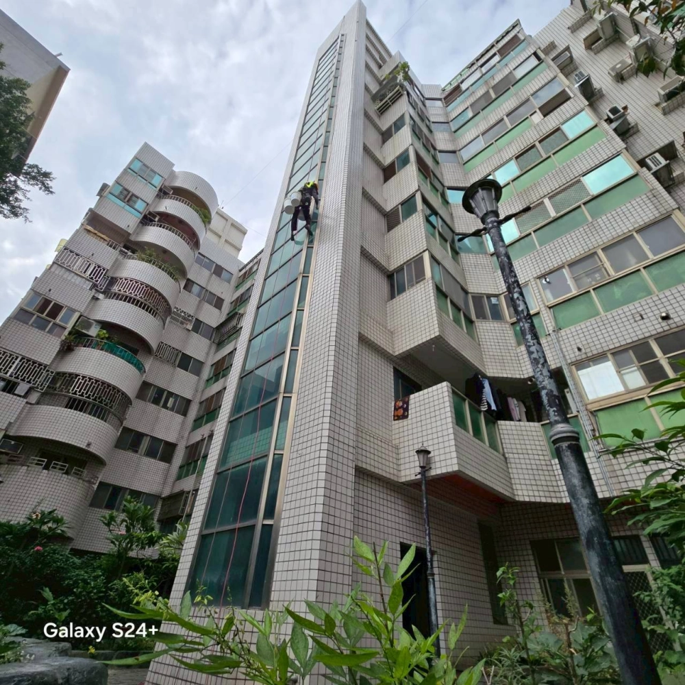 彰化市 窗框玻璃帷幕 矽利康填補