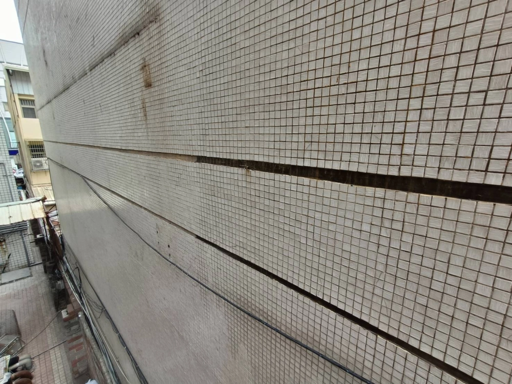 台中市西區住宅｜外牆滲水｜透明防水漆處理