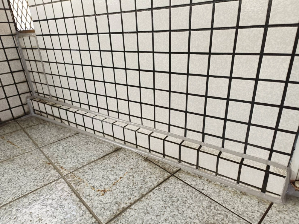 雲林縣斗六市公寓｜磁磚滲水｜矽利康割除｜填縫透明防水漆處理