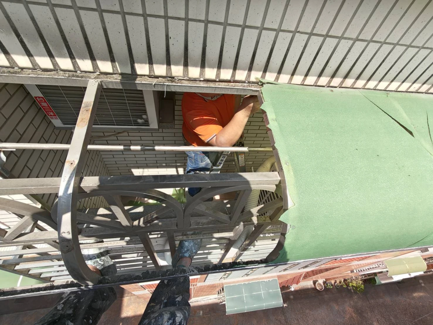 彰化縣-彰化市｜PC板脆化破損｜更換鋁塑板｜蜘蛛人採光罩更換