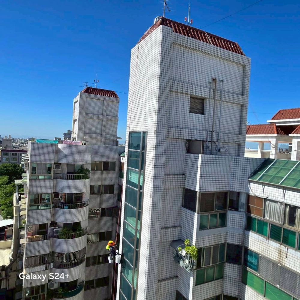 彰化市 窗框玻璃帷幕 矽利康填補