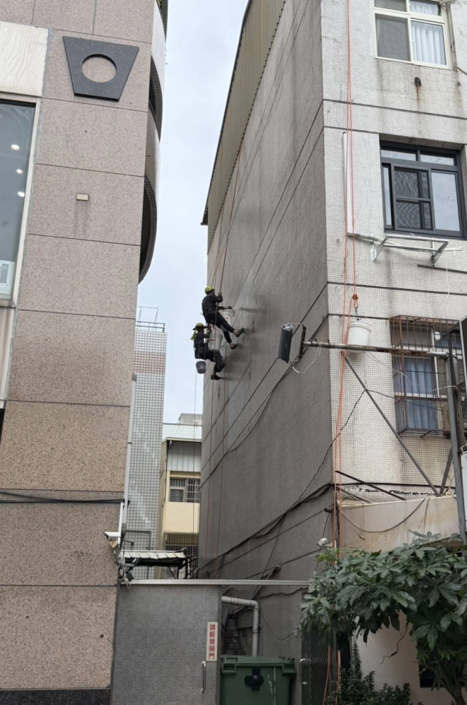 台中市西區住宅｜外牆滲水｜透明防水漆處理