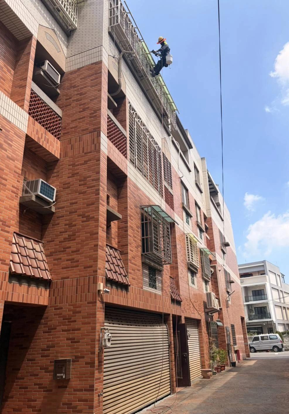 彰化縣-彰化市｜PC板脆化破損｜更換鋁塑板｜蜘蛛人採光罩更換