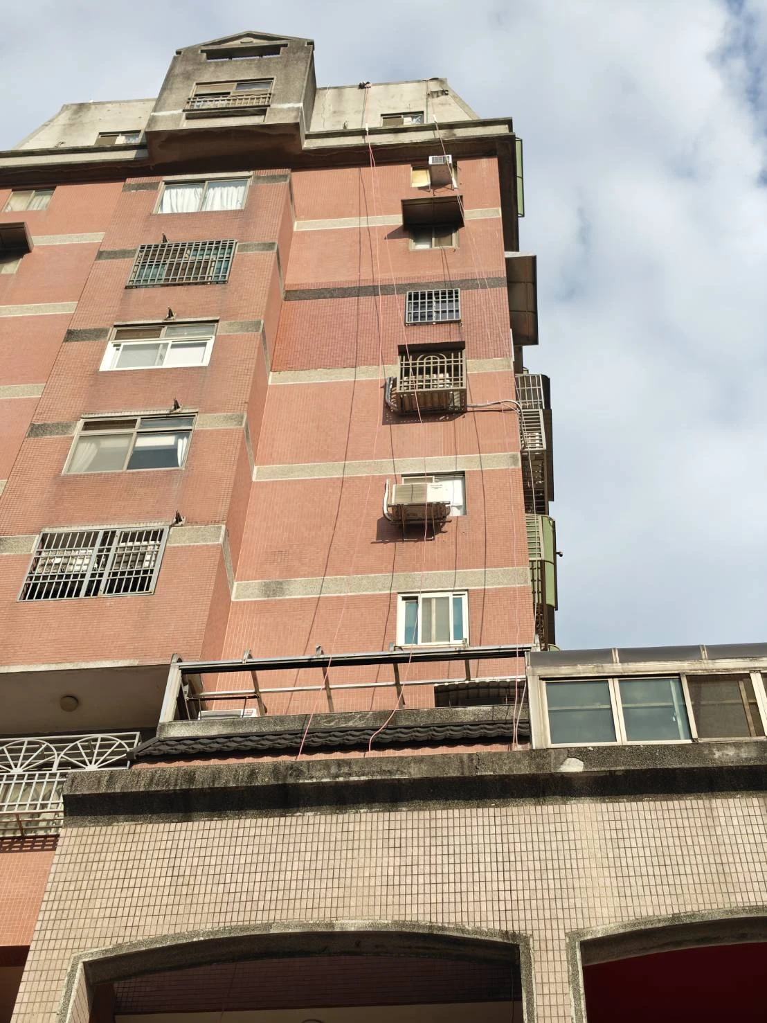 彰化縣-彰化市大樓｜外牆滲水｜外牆磁磚|透明防水工程