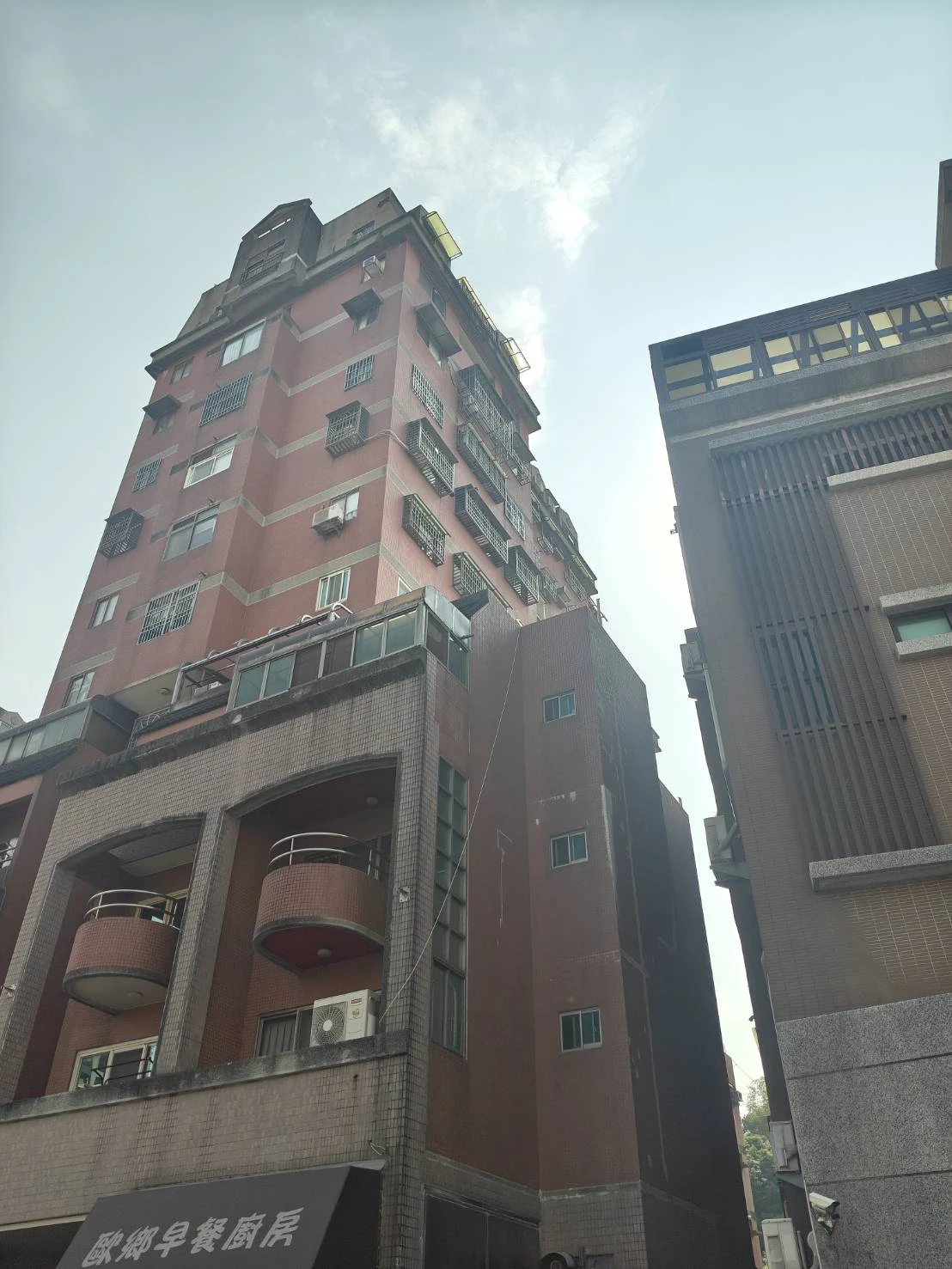 彰化縣-彰化市大樓｜外牆滲水｜外牆磁磚|透明防水工程