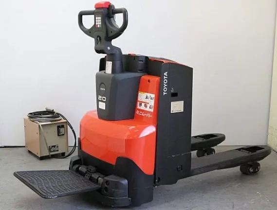 BT LWE 電動拖板車
