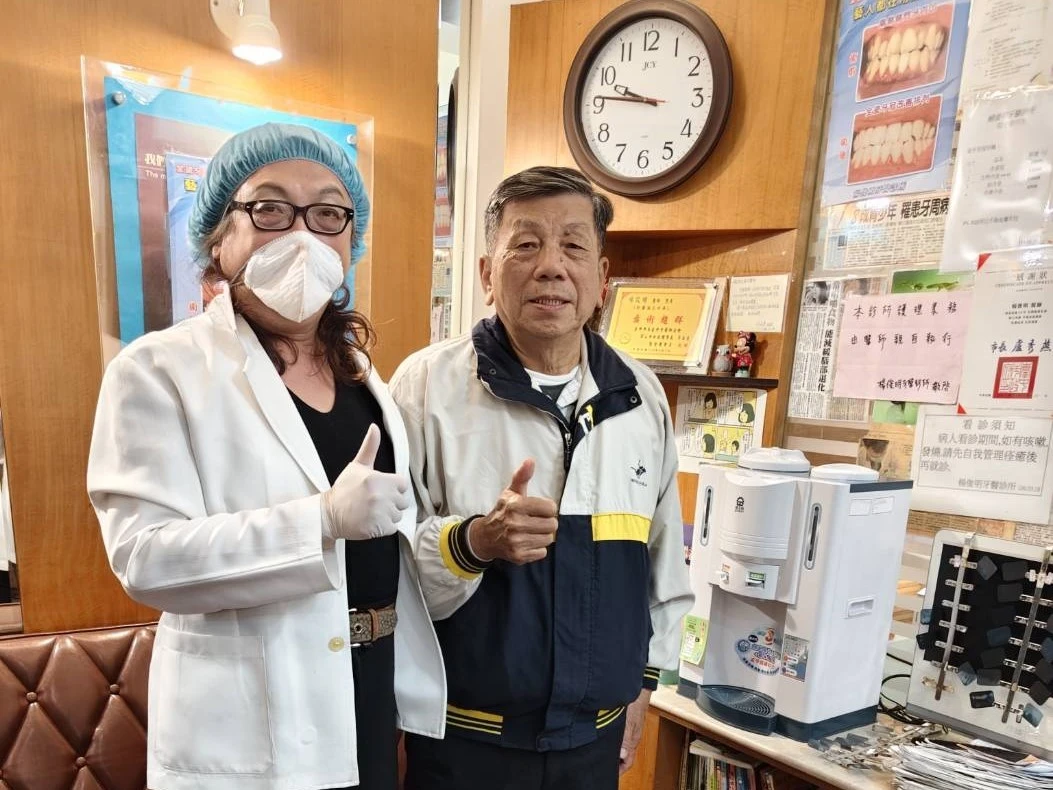 案例1|台中老人活動假牙全口重建