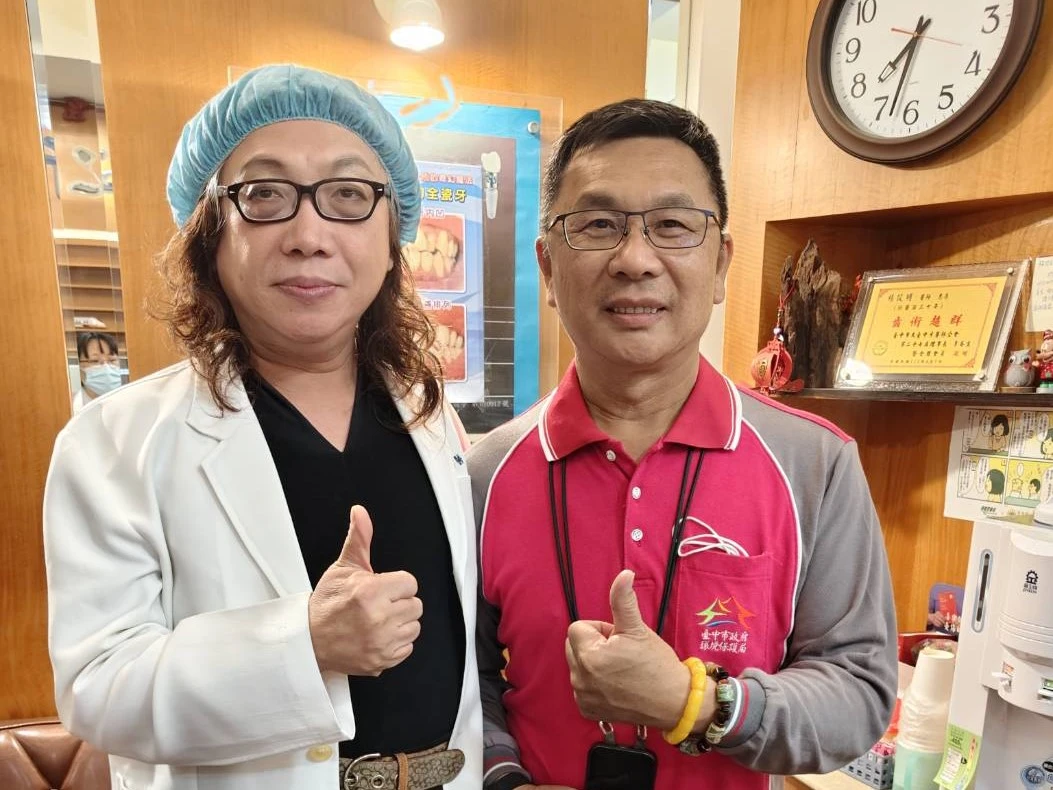 案例6|台中老人活動假牙全口重建