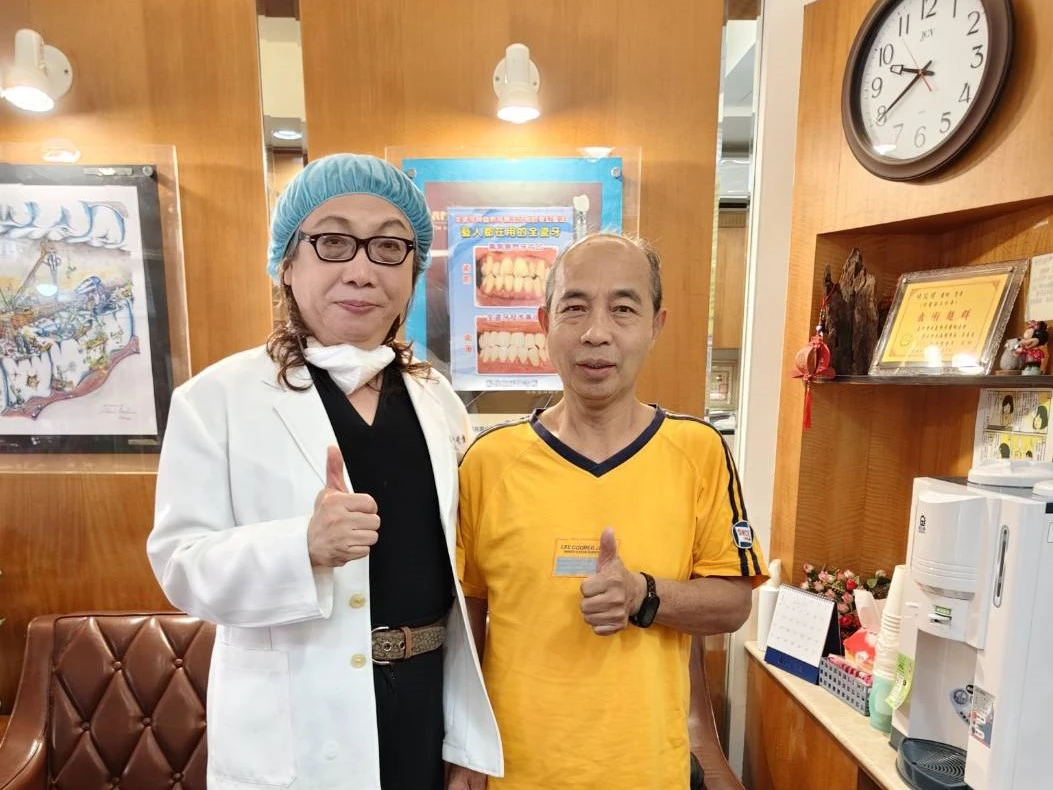 案例7|台中老人活動假牙全口重建
