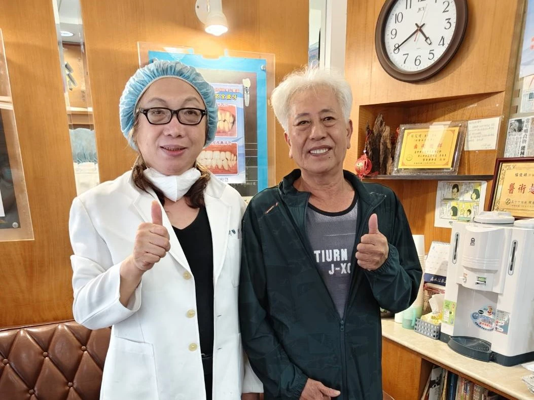 案例25|台中老人活動假牙全口重建
