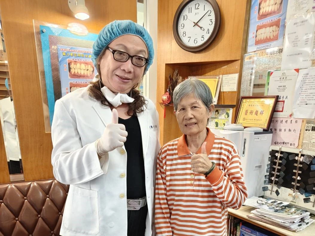 案例34|台中老人活動假牙全口重建