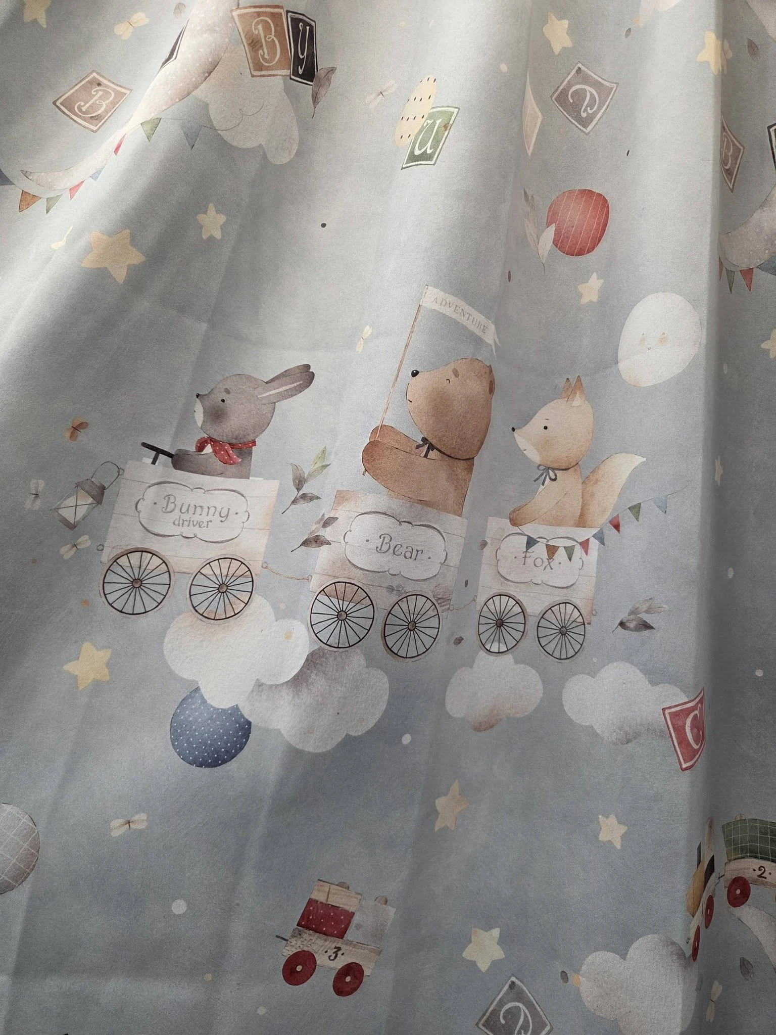 童趣幻想遮光布｜台北布料批發｜台北家飾布批發