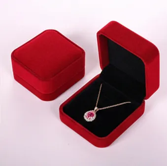 方形絨布項墜盒(中)