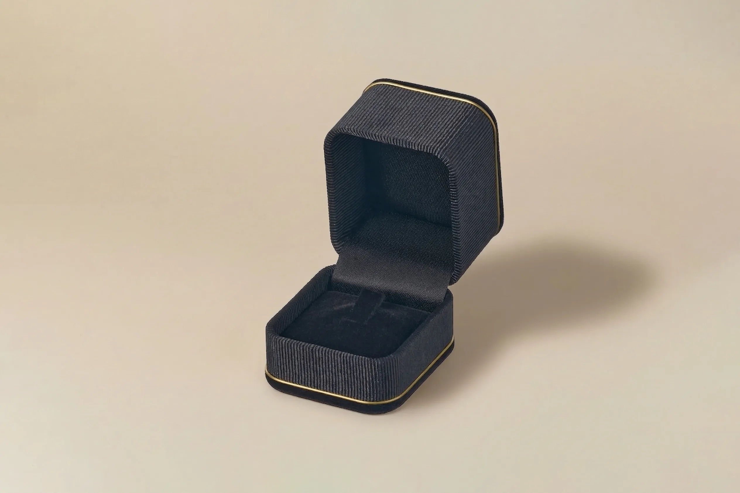 黑天鵝絨布戒指盒 黑