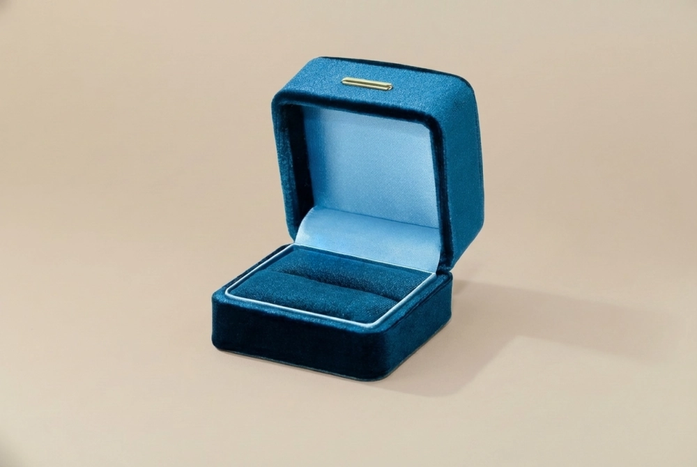 永恆天鵝絨戒指盒