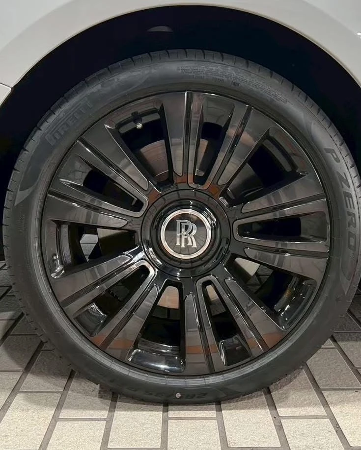 Rolls-Royce Ghost 換上Pirelli P ZERO