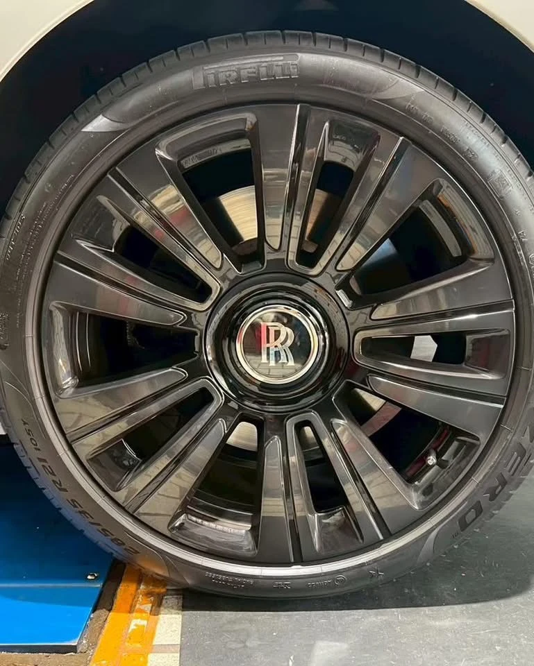 Rolls-Royce Ghost 換上Pirelli P ZERO