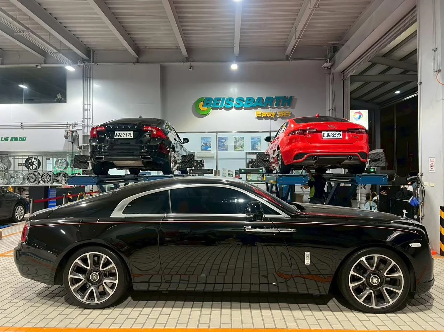 Rolls-Royce 四輪定位調整