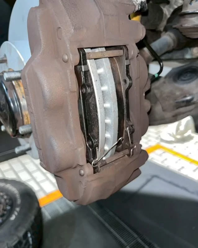 Toyota 海力士 更換前後來令片＋煞車碟盤
