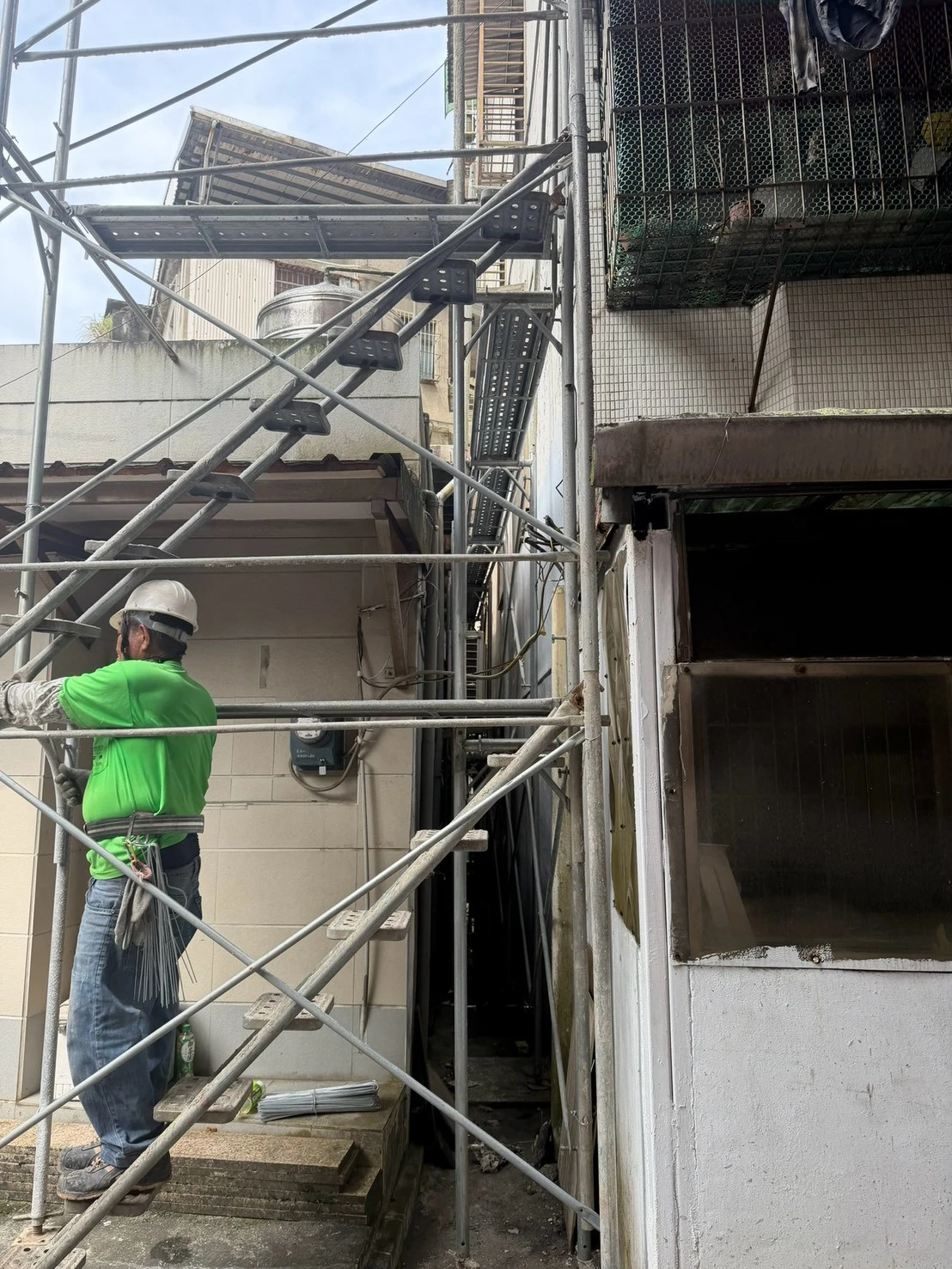 基隆民宅防火巷-施工架