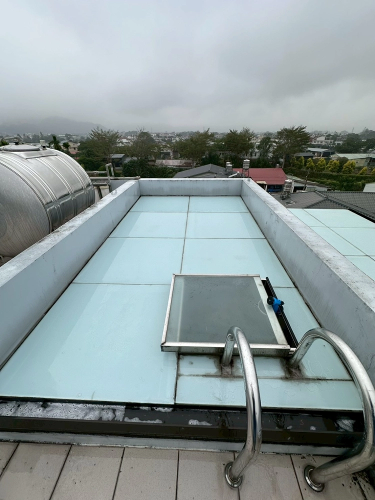 採光罩強化玻璃清潔水垢及青苔