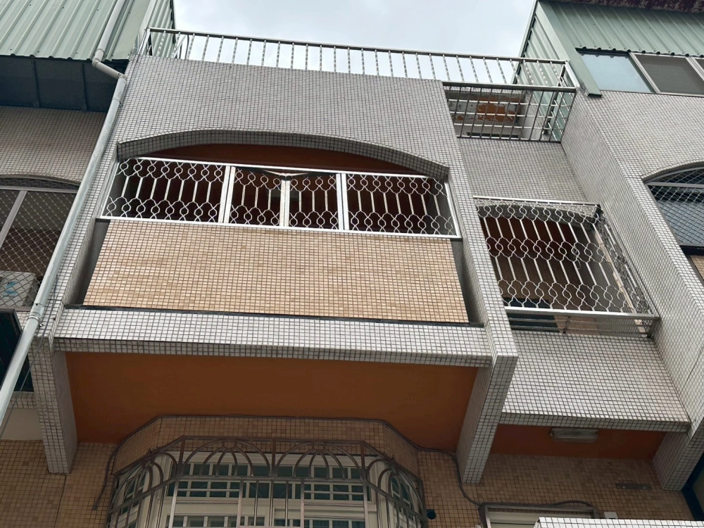 住宅磁磚牆面除膠清洗｜全室地板清潔