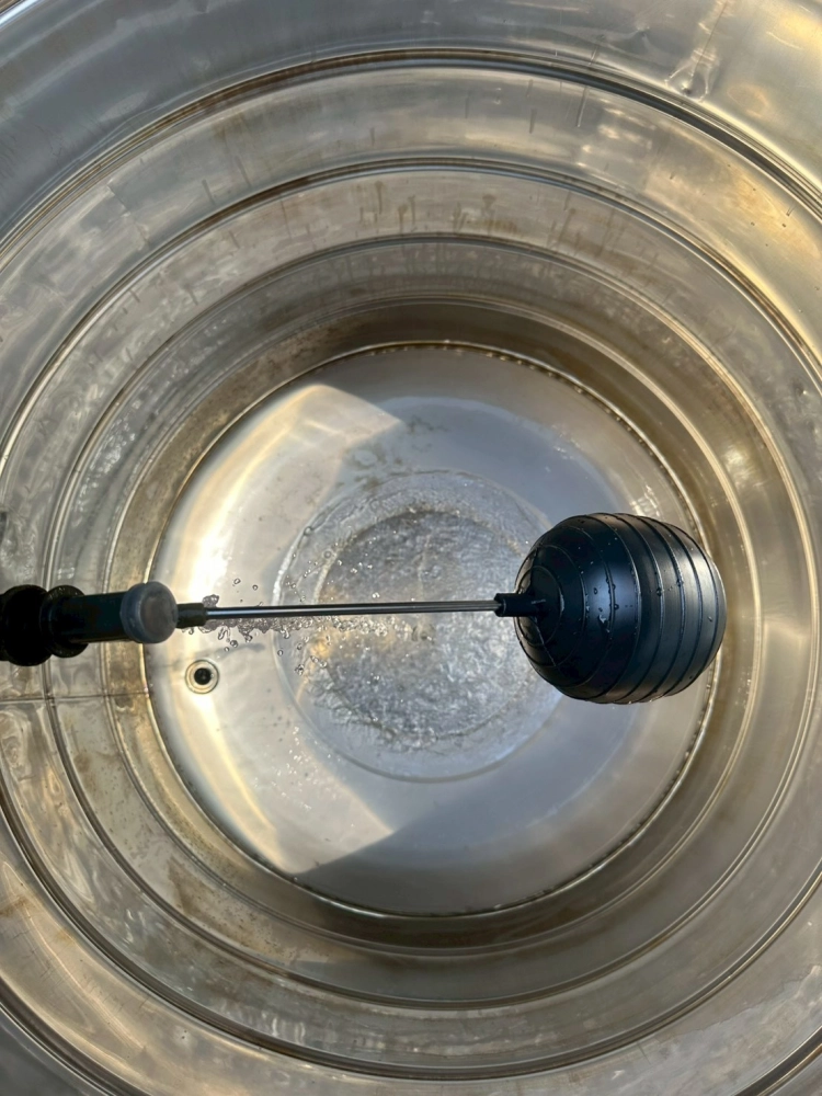 水塔清洗（嚴重水垢、水鏽）