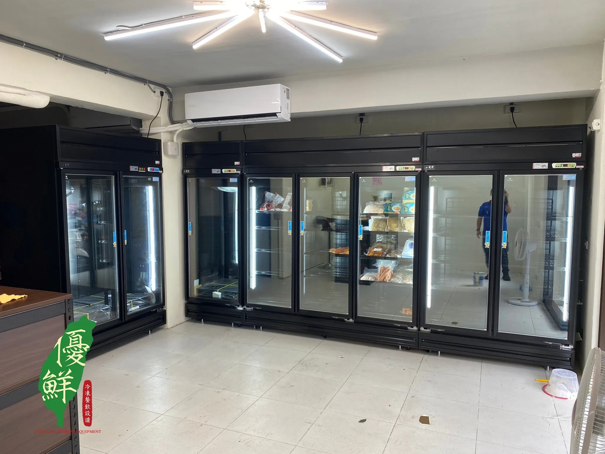 超質感黑框玻璃展示冰箱