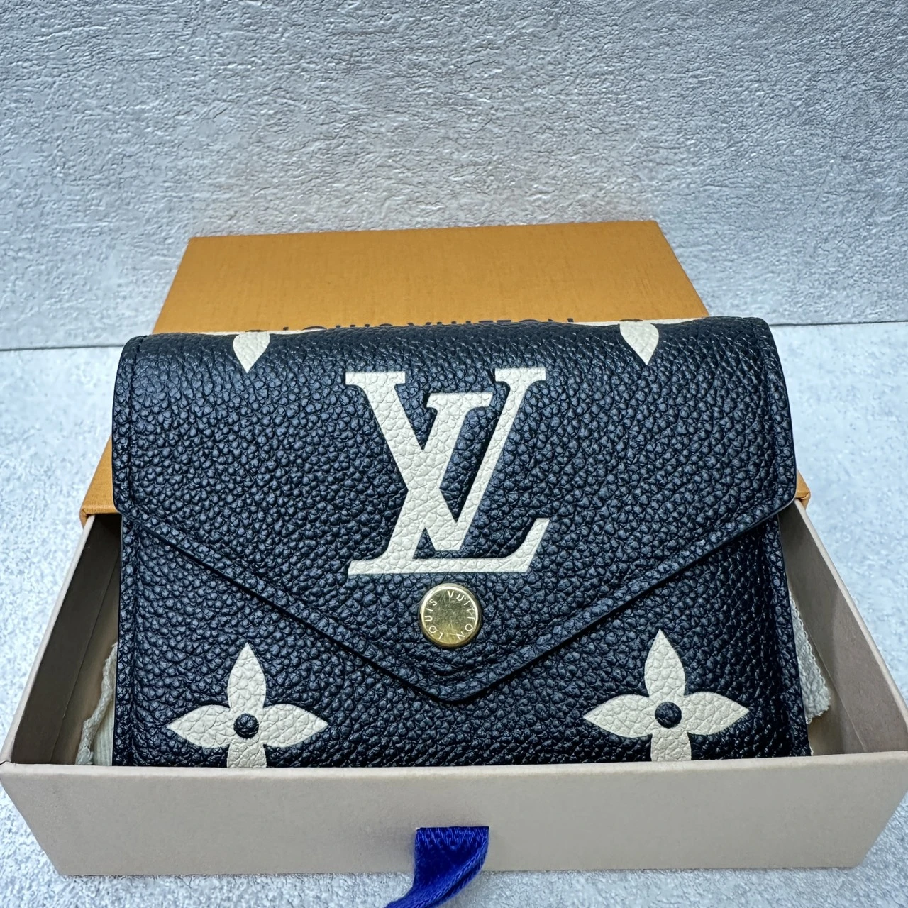 LV三折短夾