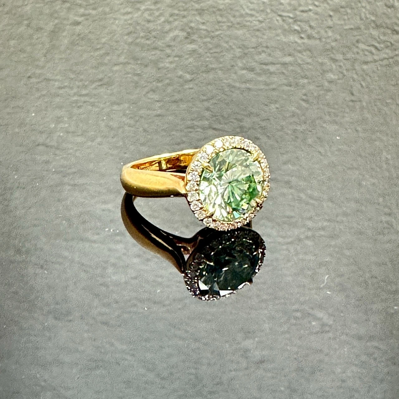 GIA5.30克拉 綠彩鑽