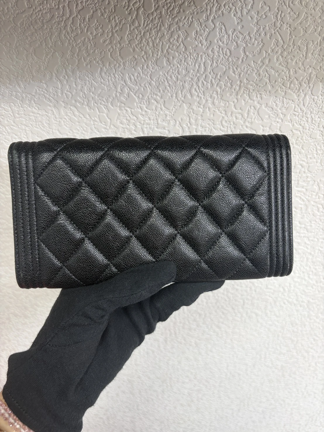CHANEL BOY 黑色荔枝皮仿舊金釦翻蓋長夾