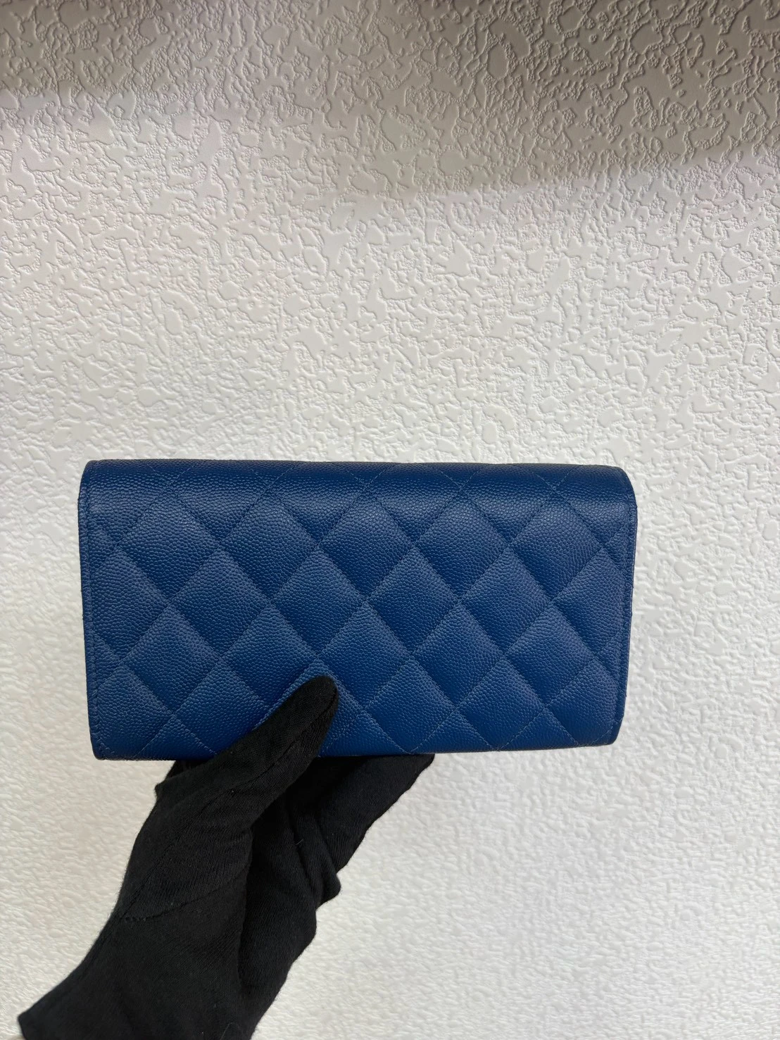 CHANEL 經典翻蓋長夾(深藍銀釦)